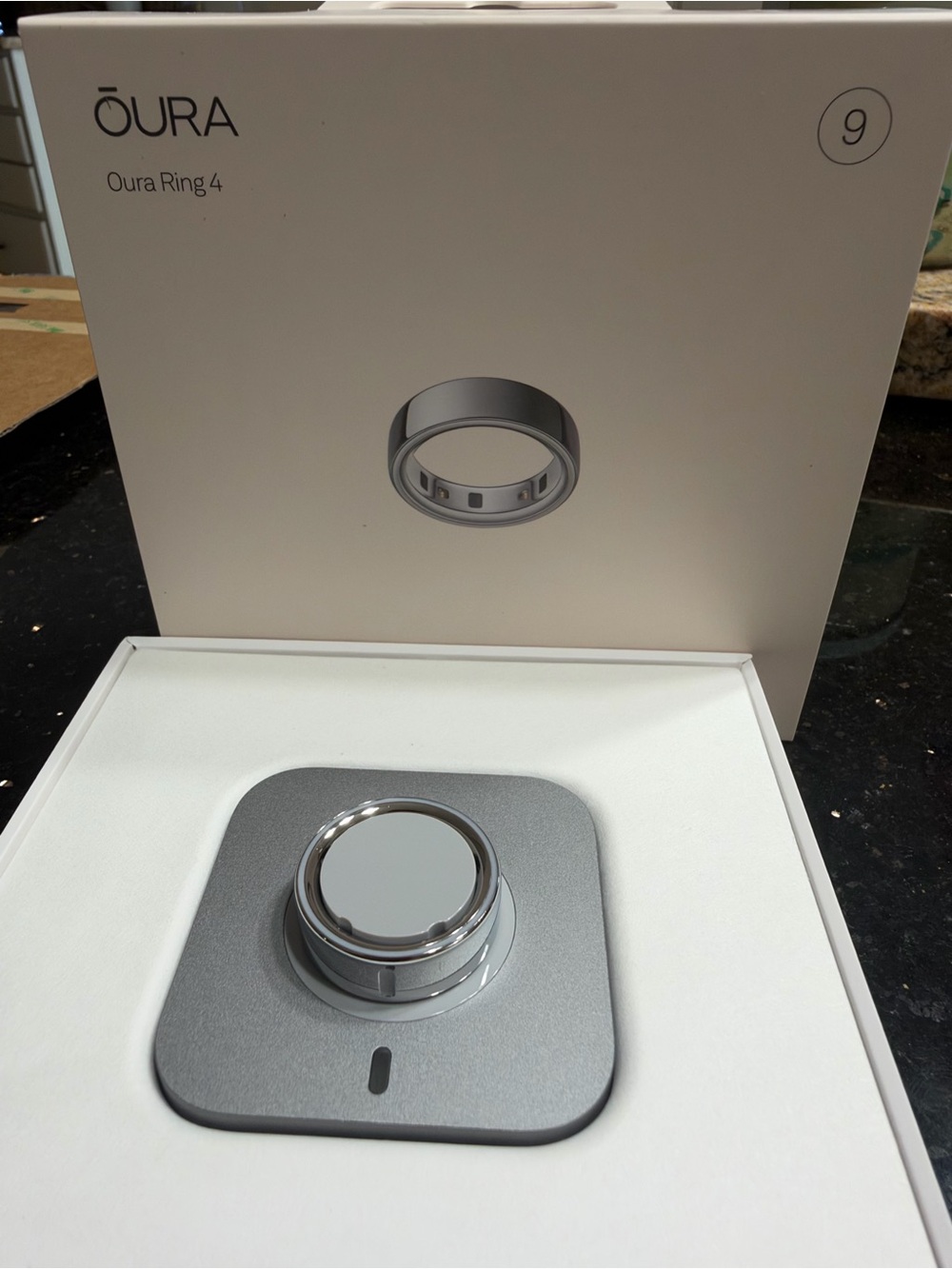 Oura Ring 4 in Polished Silver